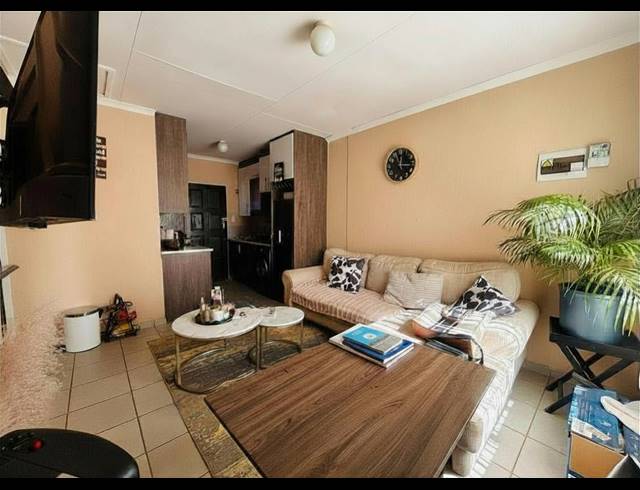 2 BEDROOM HOUSE FOR SALE IN SAVANNA CITY